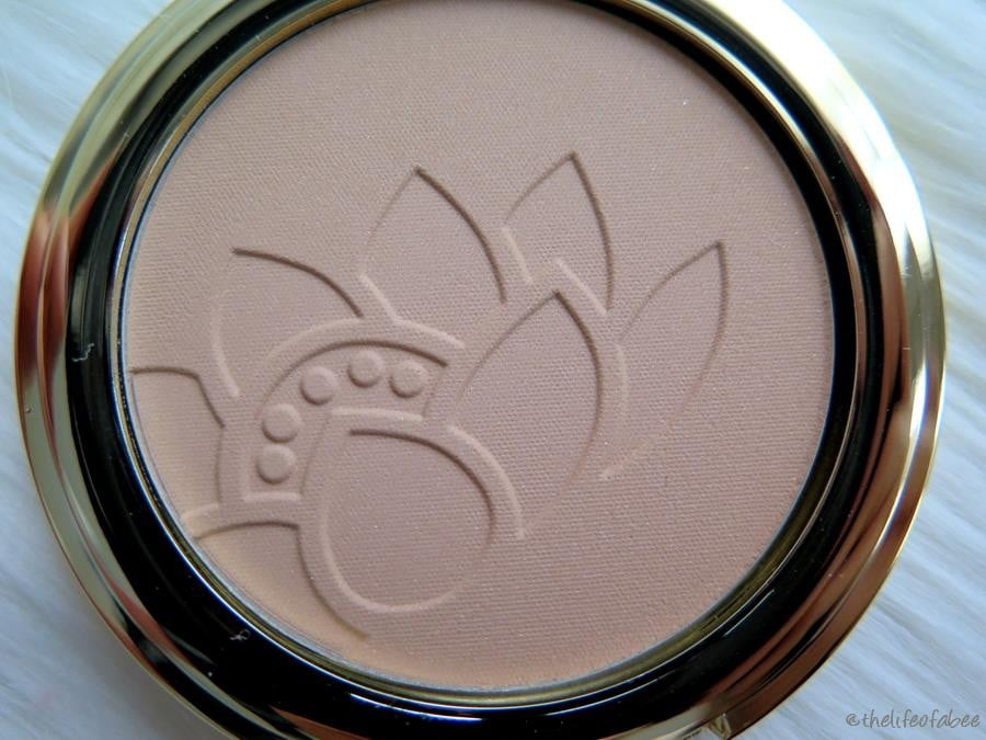 lakshmi recensione swatch cipria compact powder light lakshmi recensione swatch cipria compact powder light