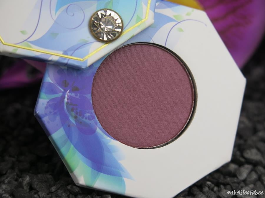 magheia cosmetics review swatch ombretto rebel magheia cosmetics review swatch ombretto rebel